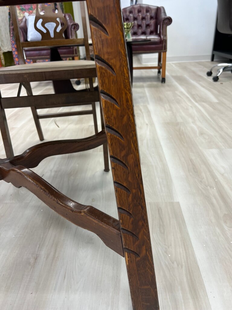 Vintage Oak Dining Table w/ extendable leaves (as is)