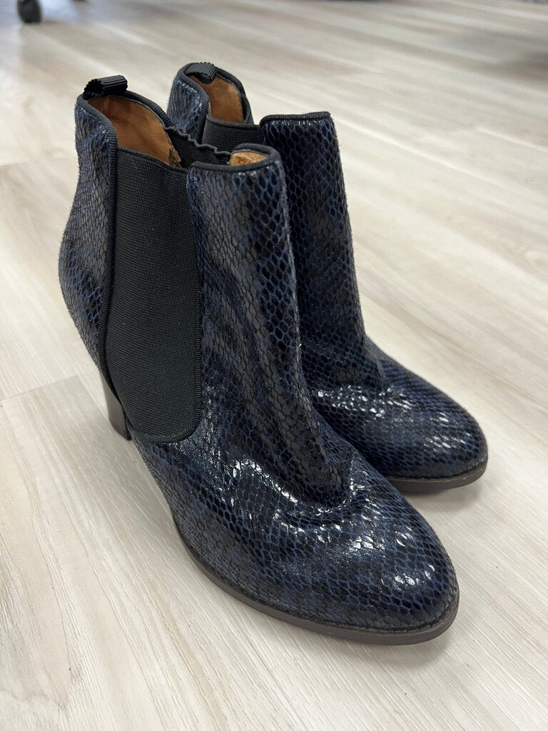 Mellow Yellow Women's Ankle Booties