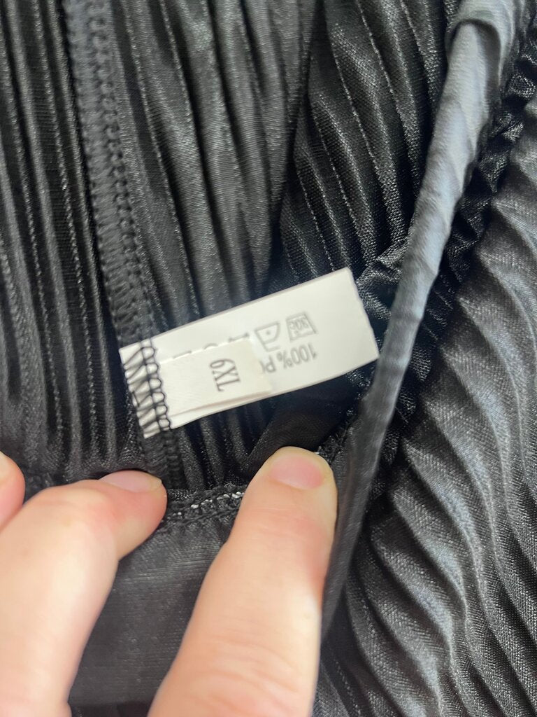 Women's Gray Pleated Pants NEW