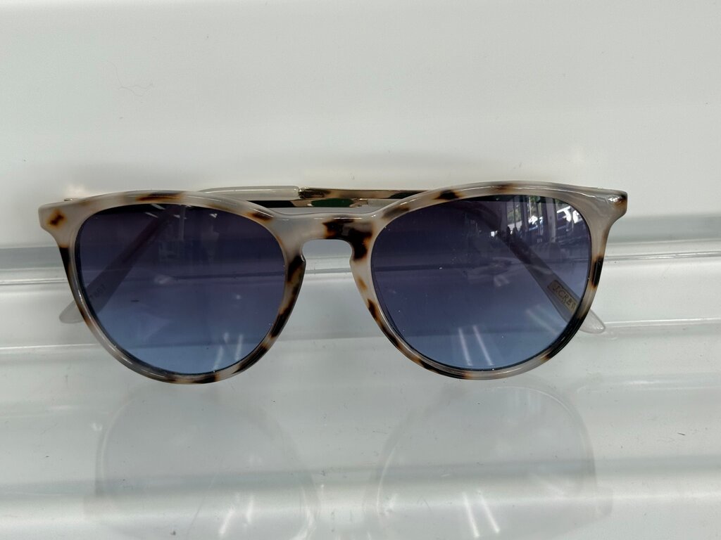 Stylish Tortoiseshell Sunglasses