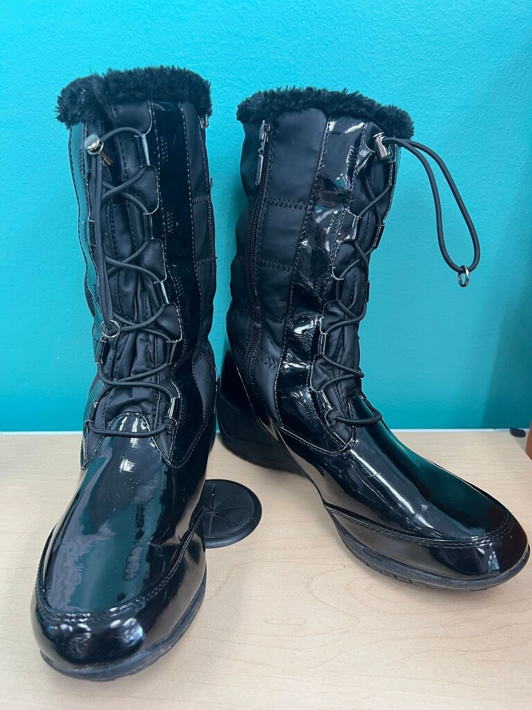 Khombu Black Patent Quilted Winter Boots Faux Fur 9