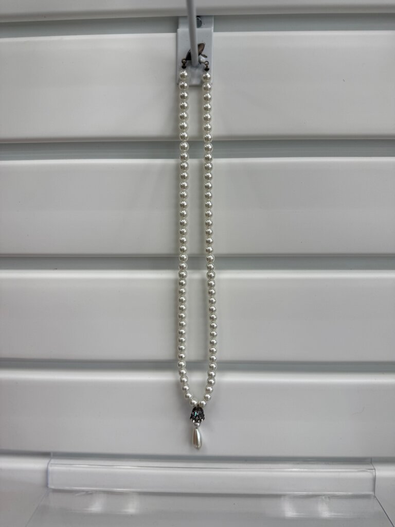 Elegant faux pearl Necklace with Pendant