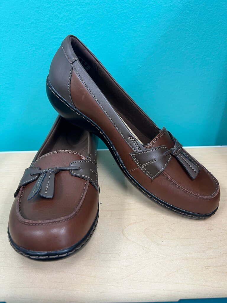 Clarks Brown Taupe Two Tone Leather Tassel Loafers Size 9 NEW