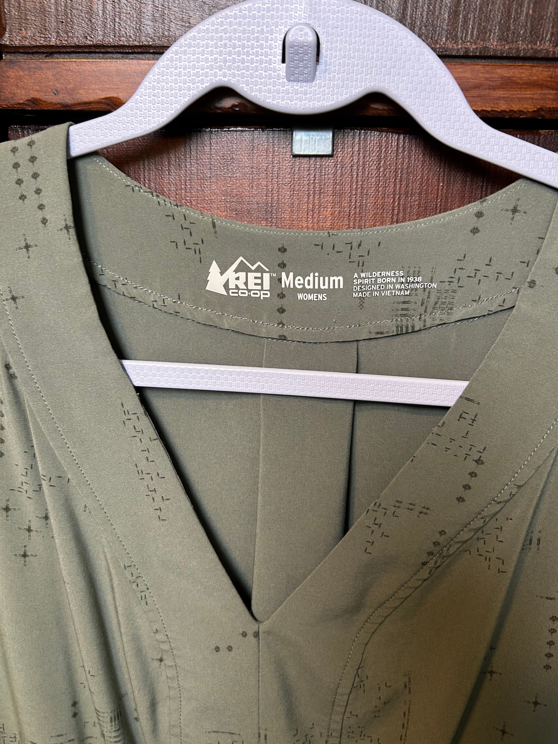 REI Co-op Women's Medium Sage Green V-Neck Dress with Pockets - Image 3