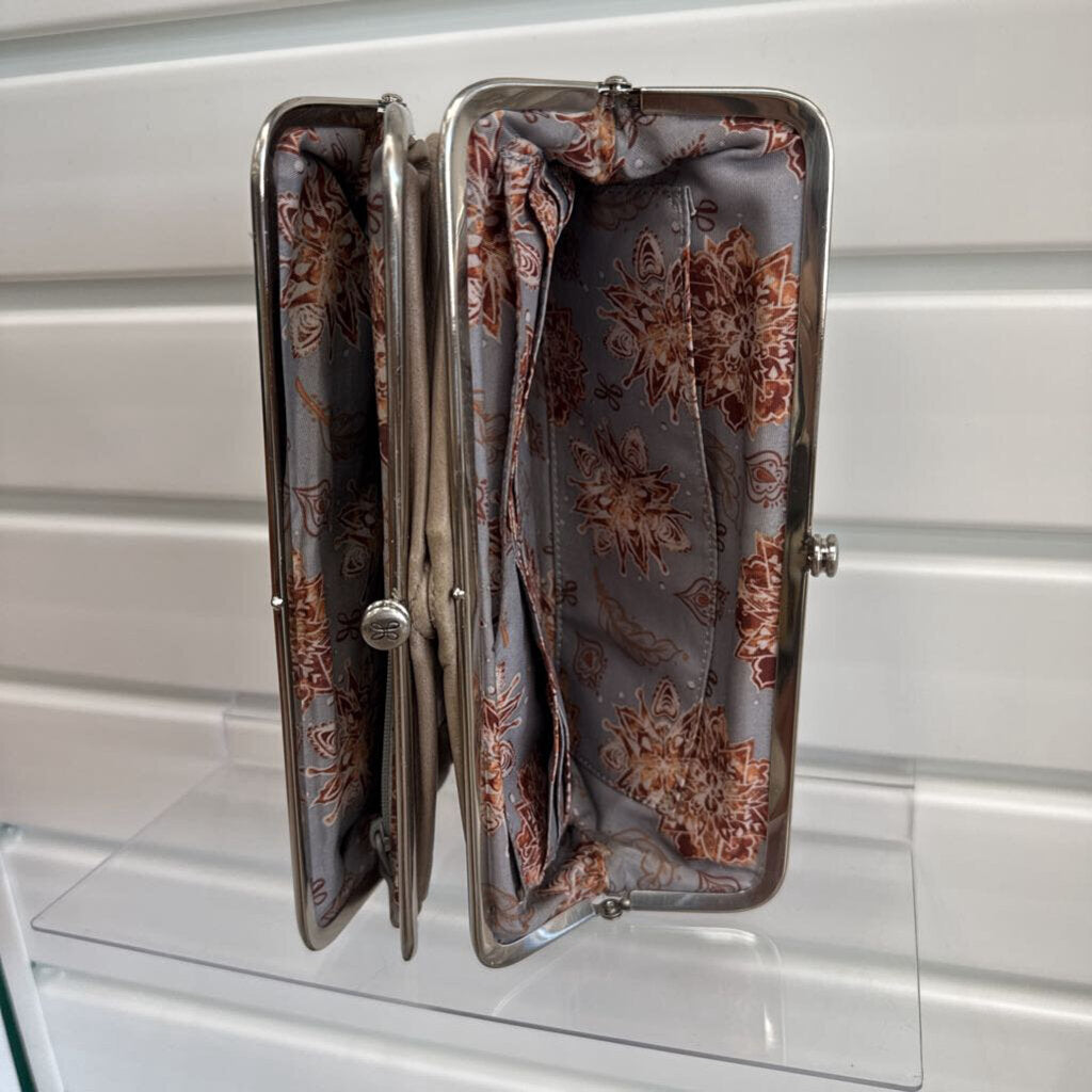Hobo Vintage Style Leather Clutch Wallet