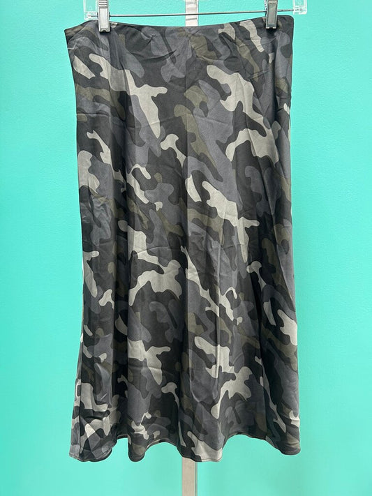 Express Camo Print A-Line Skirt – M