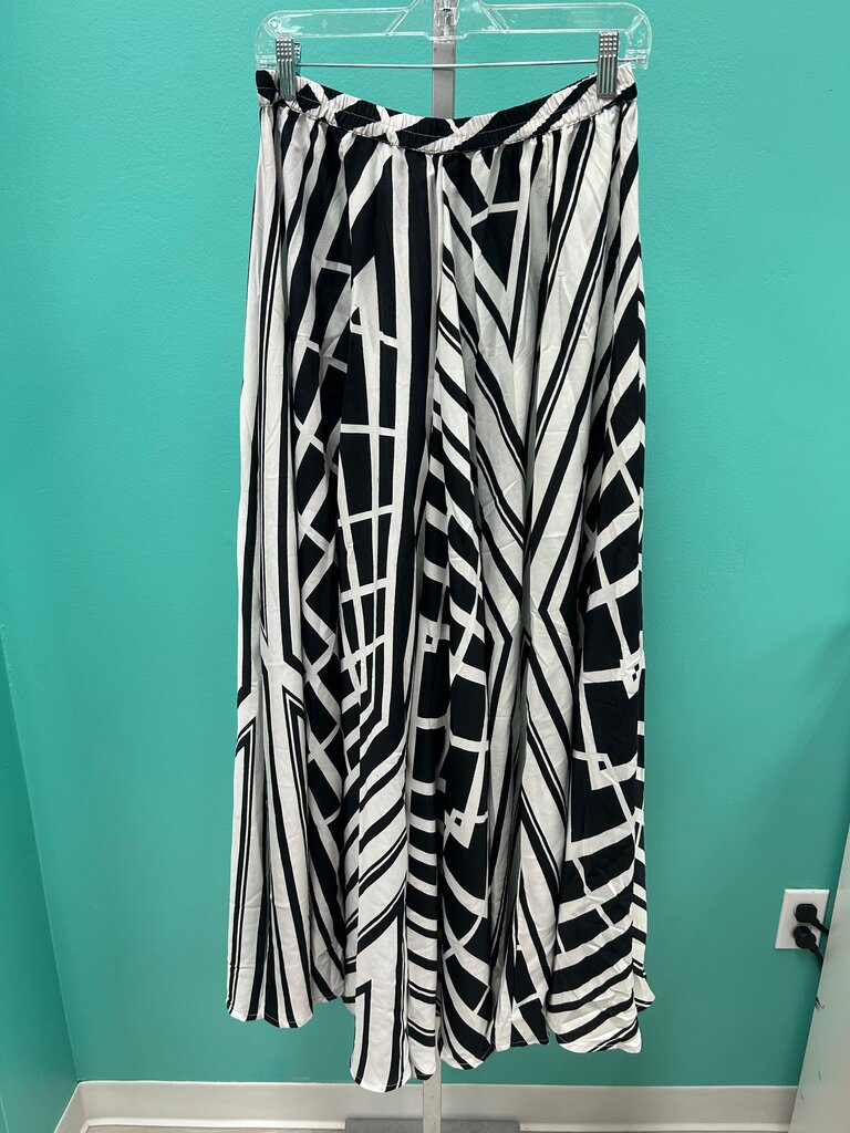 Women's Black and White Geometric Maxi Skirt