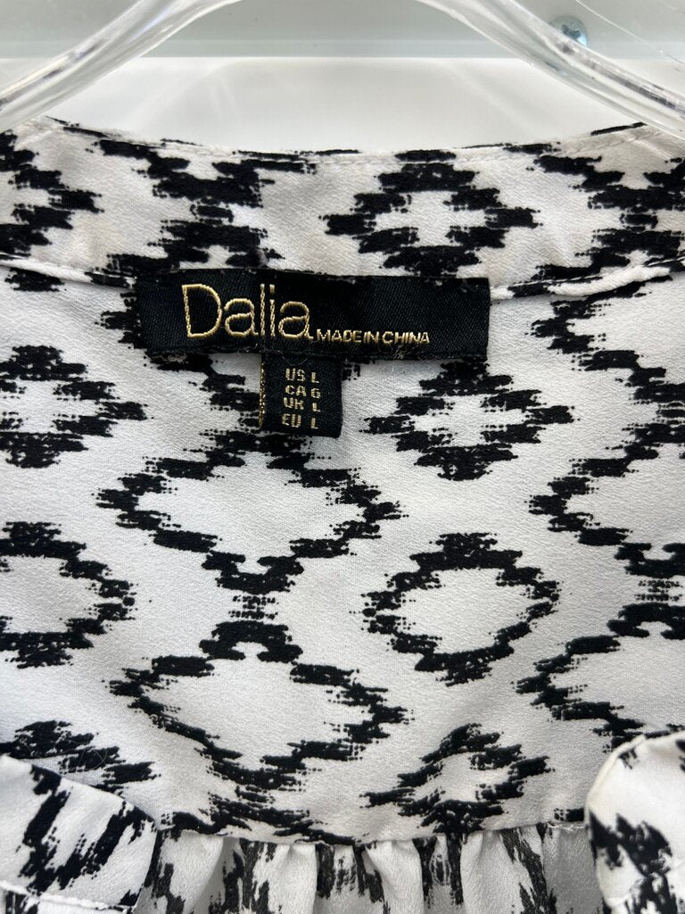 Dalia Women's Black and White Geometric Print Top