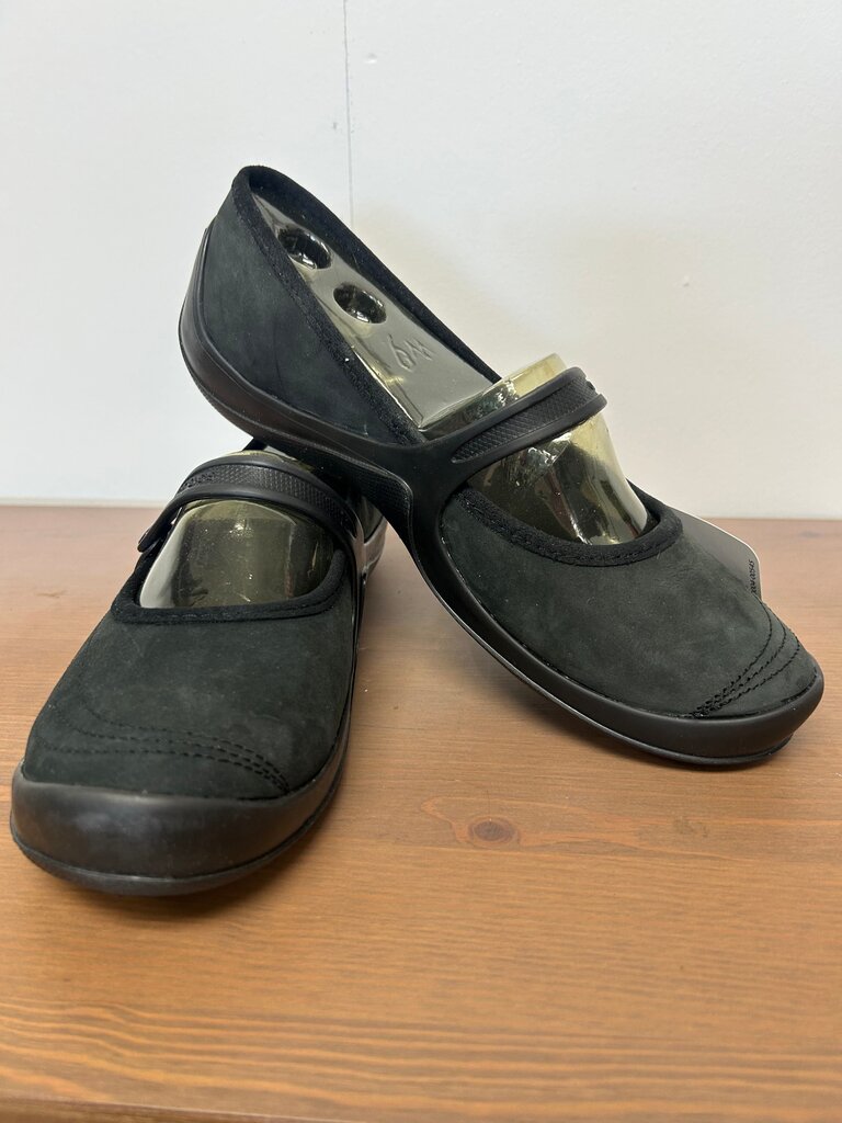 Wrapped MJ Women's Black Shoes