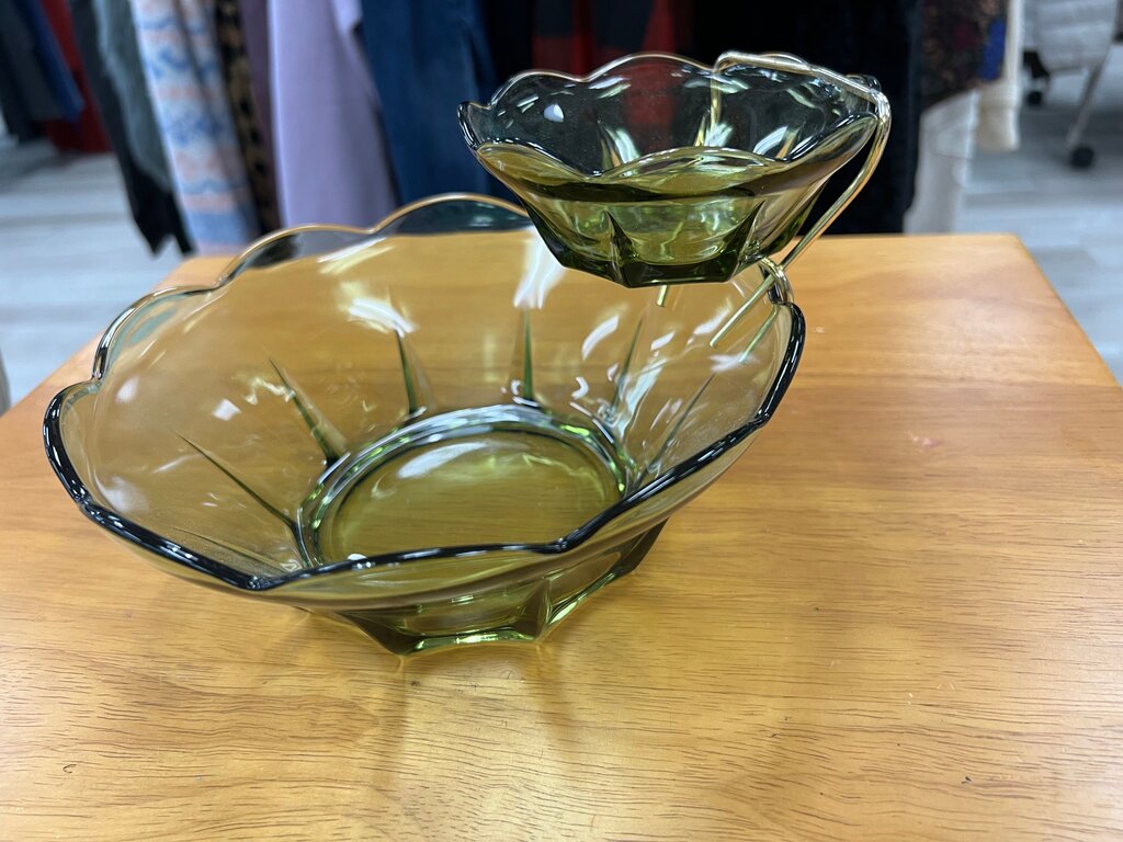 Vintage Avocado Green Chip and Dip Set