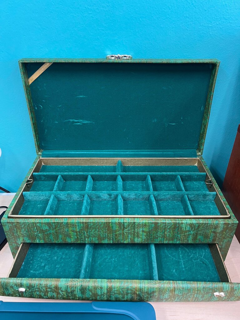 Lady Buxton Jewelry Box
