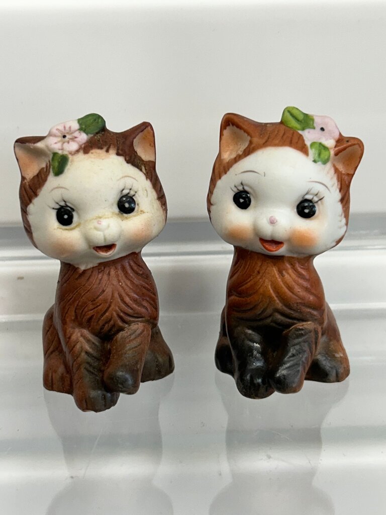 Vintage Ceramic Big-Eye Kitten Salt & Pepper Shakers