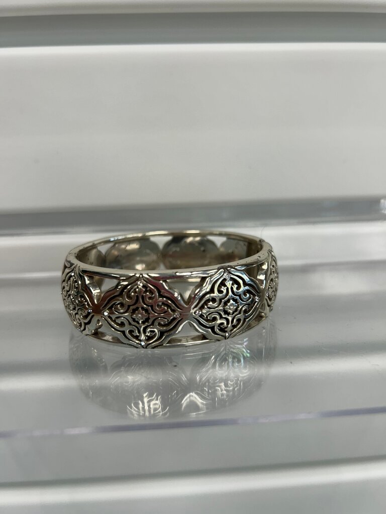 Bali-Style Scroll Medallion Bangle Bracelet