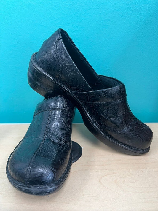 Thom McAn Black Floral Embossed Clogs 10W