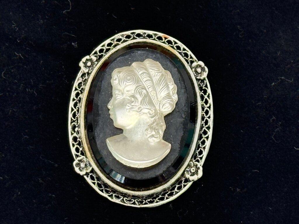 Vintage Cameo Brooch